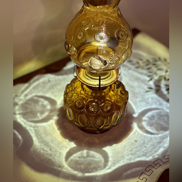 Vintage LE Smith Moon and Stars Amber Glass Oil Lamp - Picture 1 of 17